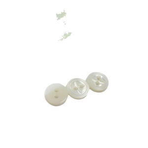 Bottoni per Camicette Personalizzati con Logo Inciso, in Madreperla Bianca, a 2 Fori, Eco-Friendly, Design Farfalla e Occhio di Pesce - Product Image 6