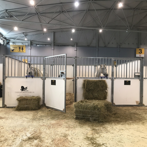 Pannelli scorrevoli personalizzati OEM ODM per centri equestri, facili da pulire, impermeabili, resistenti alla corrosione, in PE HDPE, per box esterni, <span class=keywords><strong>stalle</strong></span> e fienili per cavalli - Product Image 1