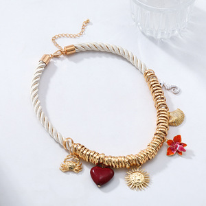 <span class=keywords><strong>Collier</strong></span> Multicouche de Mode Plage en Métal Doré Fait Main avec Pendentifs Crabe, Fleur, Coquillage et Hippocampe - Product Image 6