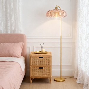 Lampadaire bohème avec abat-jour en verre rose, corps en laiton, hauteur réglable, source de lumière LED pour la décoration du salon et de la chambre - Product Image 4
