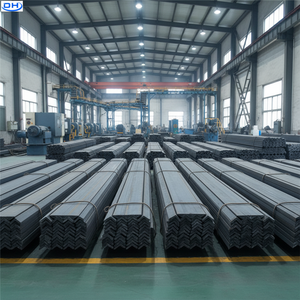 Barra Angolare in Acciaio Laminato a Caldo 100x100 per Torre Angolare - Product Image 1