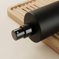 Vente en gros en stock – Élégant vaporisateur cylindrique noir en verre, vide et rechargeable, pour échantillons de parfum et de soins de la peau, avec sérigraphie
