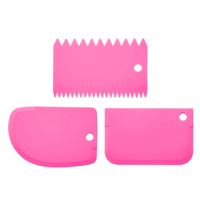 Jeu de 3 grattoirs à gâteaux en plastique Coupe-pâte à pâtisserie Dentelé Glaçage Lisse Crème au beurre Peigne de décoration DIY Fondant Outil de cuisson