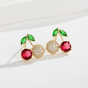 ต่างหูรูปเชอร์รี่สีแดงน่ารักสำหรับผู้หญิง เครื่องประดับเจาะหูสำหรับแฟชั่น คริสตัล งานปาร์ตี้ งานพรอม วันเกิด ของขวัญงานแต่งงาน - Product Image 4