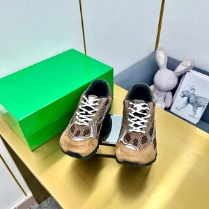 Zapatos Deportivos de Alta Gama con Logotipo Marrón y Cordones, Zapatos para Hombre Diseñados por un Diseñador Experto, Zapatos de Malla Transpirable - Product Image 3