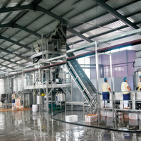 Energiezuinige apparatuur voor de verwerking van druivensap met waterrecycling en warmvul systeem