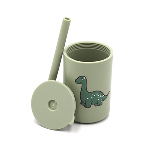 Gobelet d'apprentissage en silicone sans BPA, anti-fuite, motif dinosaure vert sauge pour bébé de 6 mois et plus - Product Image 1