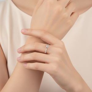 แหวนเพชรแท้ครึ่งวง ดีไซน์โรแมนติก ทองคำขาว 18K แท้ ขายดี สำหรับผู้หญิง เหมาะสำหรับเป็นแหวนหมั้น - Product Image 5