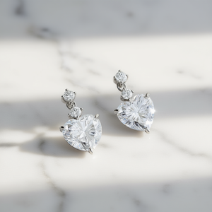 E3674 Orecchini in oro bianco con diamanti taglio a cuore, colore D, diamanti naturali, stile romantico da donna per matrimonio - Product Image 2