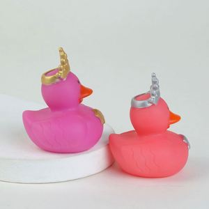 Juguete de Plástico para Niños, Muñeca de Baño Flotante con Sonido, Ecológica y Masticable, Patita Reina - Product Image 2