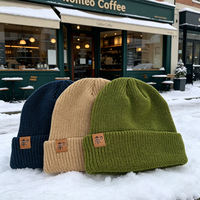 Bonnet tricoté doublé polaire avec revers, logo personnalisé en cuir carré, multicolore, chaud pour l'hiver