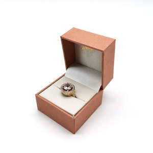 Caja de joyería ecológica de alta calidad al por mayor con forro de terciopelo, embalaje de cartón de material reciclado para regalo de joyería - Product Image 6