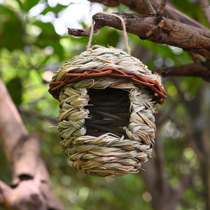 Nid d'oiseau en paille tressée fait main, rond, taille moyenne, écologique, pour la décoration extérieure des jardins et des espaces pour oiseaux - Product Image 3