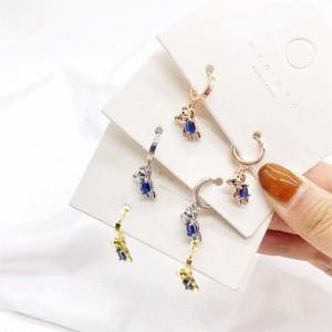 Pendientes con Colgante de Oso de Zhenlu Jewelry, Diseño Animal con Circonita Azul, en Oro, Plata y Oro Rosa, para Uso Diario - Product Image 1