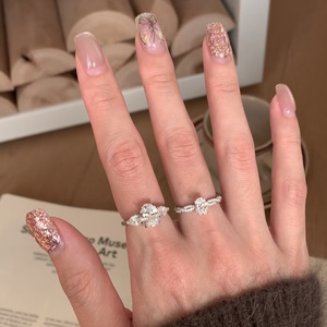Bague de mode haut de gamme polyvalente pour femme, entièrement sertie de diamants, design en spirale de ballet rotative, forme d'œuf de pigeon, bande torsadée - Product Image 5
