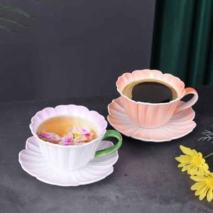 Juego de Taza y Platillo de Café de Cerámica Vintage de 250 ml, Diseño Floral Estilo Americano, Incluye Bandeja y Caja, Ideal para Fiestas y Té de la Tarde - Product Image 3