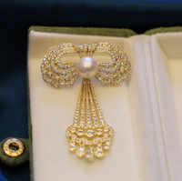 Broche en perle d'eau douce naturelle 8-9mm Grade AAAA, plaquée platine, avec pompon style palais, pour unisexe, convient aux costumes anciens et aux pulls