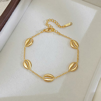 Bracelets et Joncs Femme en Acier Inoxydable Plaqué Or 18K avec Breloques Fleur Cerise Mignonnes – Vente en Gros