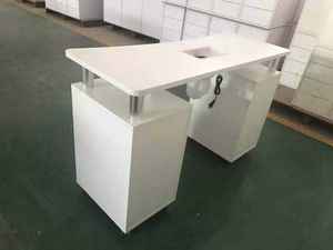 Table de manucure professionnelle en verre moderne avec collecteur de poussière, design en acrylique pour ongles, usage commercial - Product Image 4