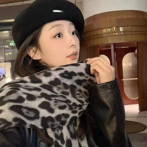 Écharpe en fausse fourrure imprimé léopard en gros - Châle épais à franges, écharpe chaude d'hiver, style coréen vintage pour femme - Product Image 2