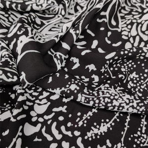 Tùy chỉnh thực hiện 120gsm 150cm 100% Polyester dệt vải màu đen và trắng ánh sáng Crepe voan in vải cho abaya - Product Image 3