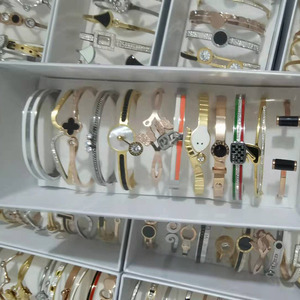 Assortiment de bracelets en acier inoxydable et <span class=keywords><strong>titane</strong></span> à prix réduit, designs variés et aléatoires, bijoux sans rouille - Product Image 6