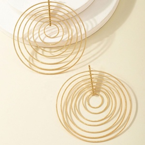 Boucles d'oreilles tendance pour femmes de style européen et américain, en alliage plaqué or, style japonais et coréen, grandes, multicouches, exagérées, avec diamants - Product Image 4