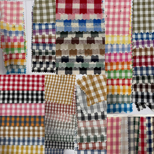 <span class=keywords><strong>Bandana</strong></span> <span class=keywords><strong>pour</strong></span> <span class=keywords><strong>chien</strong></span> et chat en coton imprimé à carreaux vichy avec cœur <span class=keywords><strong>rouge</strong></span> brodé - Taille personnalisée - Collection Saint-Valentin - Product Image 4