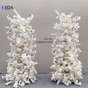 Arche de fleurs blanches personnalisée LEDA pour mariages en extérieur et propositions de mariage – Arche de mariage lisse faite à la main - Product Image 6