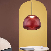 Lámpara Colgante Moderna de Hierro Negro con Pantalla de Vidrio Acanalado Vertical Rojo, para Isla de Cocina, Cafetería, Hotel, Decoración Interior