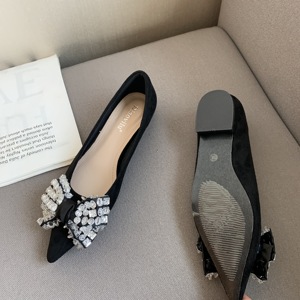 Escarpins en daim noirs à bout pointu avec nœud et strass, polyvalents, pour femme, collection automne 2025 - Product Image 5