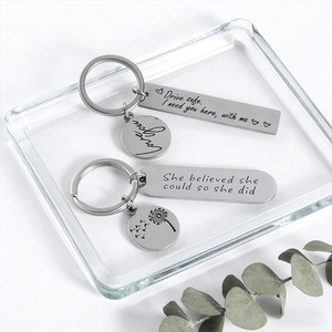 Llavero redondo de acero inoxidable grabado con la frase I Am Enough, regalo personalizado para amigos y colegas - Product Image 2