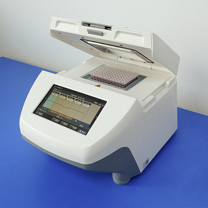 Plaque PCR Keyicheng à 96 puits avec film de scellement transparent, membrane sensible à la pression à haute viscosité pour l'analyse en culture cellulaire - Product Image 3