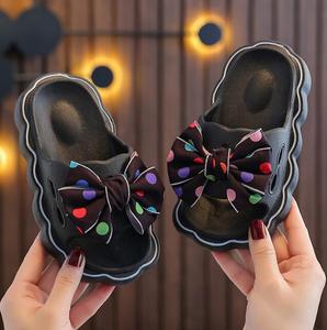 Pantofole a pois con fondo morbido ragazza Pvc House Cute Flat Women Girls sandali per bambini pantofole per bambini con fiocco per bambini - Product Image 2
