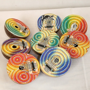 Venta al por mayor de Piano de pulgar de coco con pintura de puntos hecho a mano, Kalimba de 7 teclas, instrumento musical de estilo étnico, regalo para niños - Product Image 2