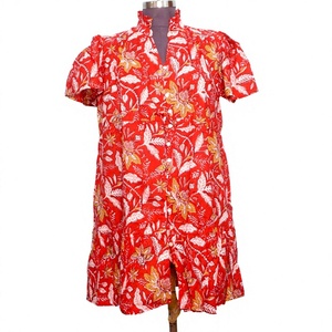 Robe courte élégante en coton indien faite à la main, imprimé floral, cadeau pour mariée, robe personnalisée pour femme, mode féminine d'Inde. - Product Image 1
