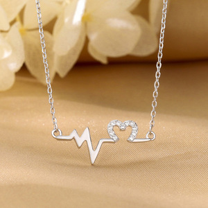 Collar con Colgante de Corazón con Latido Hueco para Mujer, Cadena Creativa para Clavícula, Joyería de Moda - Product Image 1