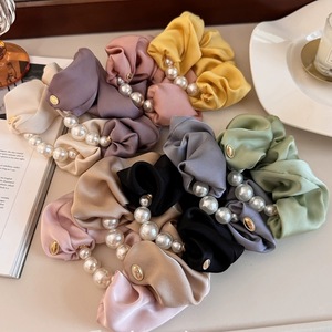 Élégant Design Couleur Unie Noir Rose Satin Tissu Perle Chouchous pour Cheveux Femme Accessoires Chouchous en Soie Satinée avec Perle - Product Image 2