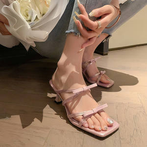 Sandalias de verano de nuevo estilo francés con una sola tira y punta abierta, con doble lazo, color liso a la moda, tacón grueso, estilo femenino - Product Image 4