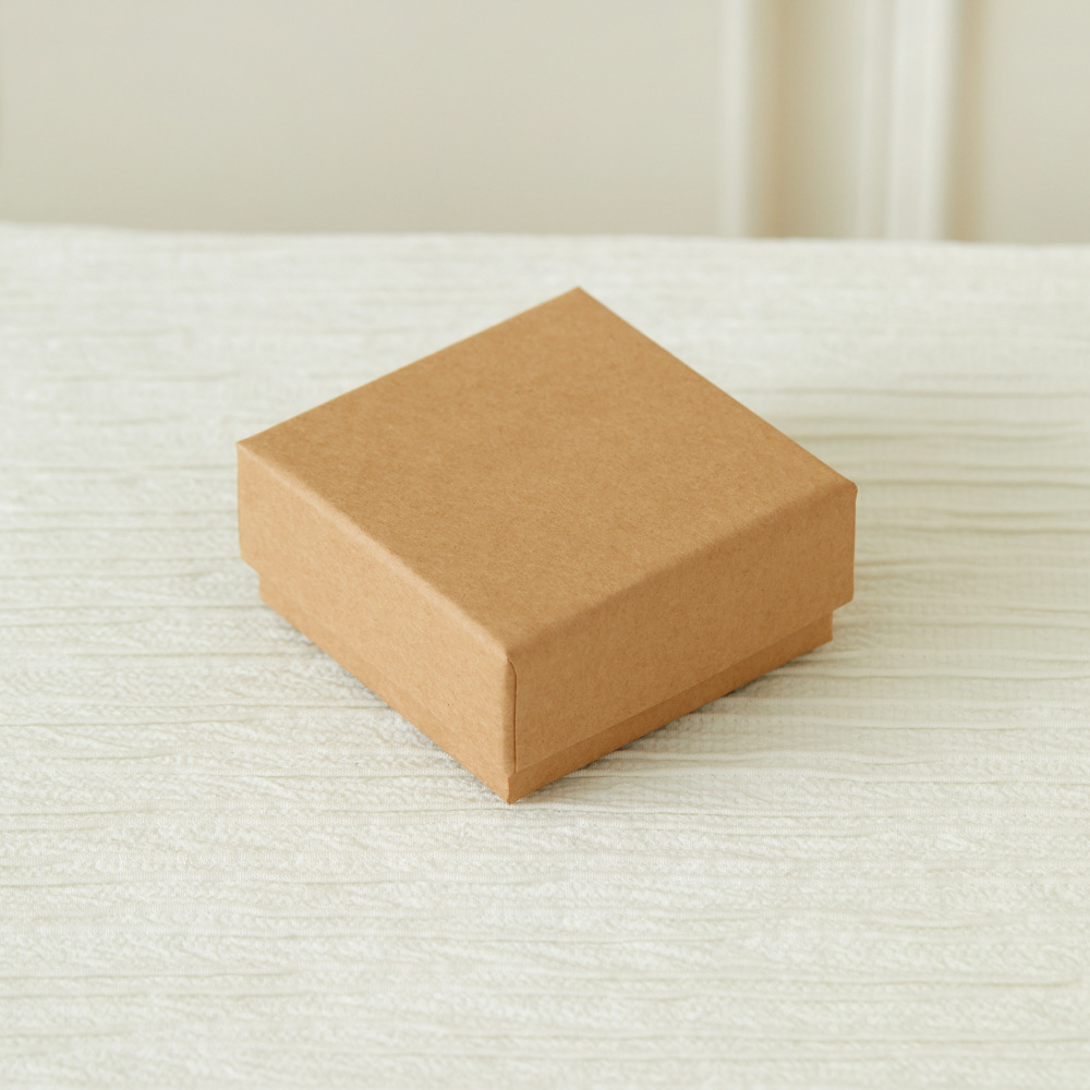 Marron [boîte à pendentif 7 x 7 x 2,5 cm avec mousse]