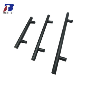 Kenop Gagang Pintu Lemari Dapur/Kamar Tidur Bentuk T dari Baja Anti Karat dengan Motif Bunga Gulung Hitam Emas Kontemporer Mewah - Product Image 1