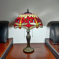 Lampu Meja Kaca Patri Buatan Tangan Gaya Eropa 16 inci Desain Capung Merah Ramah Lingkungan Basis Resin LED Listrik Warna Hijau