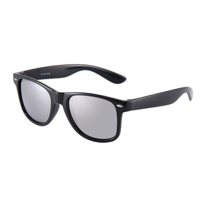 Lunettes de soleil classiques à monture noire, protection UV400, unisexe, monture en PC, verres AC pour la protection solaire et les tenues de voyage tendance - Product Image 1