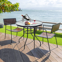 Table ronde de jardin moderne de 32 pouces avec cadre en fer et verre trempé, avec trou pratique pour parasol