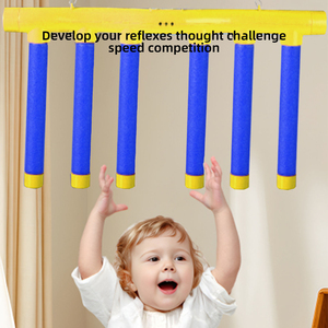 Jouet d'entraînement de réaction en plastique étanche pour enfants, avec bâtons suspendus bleus et jaunes, pour le développement de la vitesse et des capacités manuelles, adapté aux 3-16 ans - Product Image 4