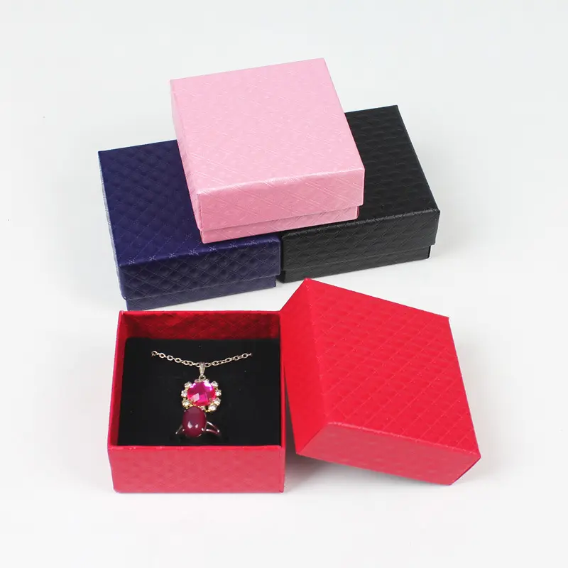 Eşkenar dörtgen baskı logosu Mini kare karton ekran depolama tatil hediye paketleme kutuları halka kolye kolye takı kağit kutu