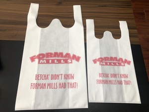 Bolsa de chaleco de PP reciclado ecológica y económica, sin tejer, con troquelado en forma de T, para supermercado y exhibiciones - Product Image 4
