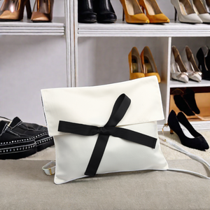 Pochette en satin de luxe pour l'emballage de chaussures en tissu, sac en satin avec logo personnalisé - Product Image 1