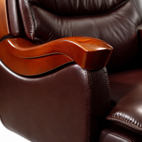 Chaise de bureau de direction à dossier haut marron avec accoudoirs en bois et base pivotante à cinq branches en bois