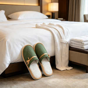 Chinelos de Hotel em Linho Verde com Decoração de Laço, Forro de Fleece Coral Macio, Sola Antiderrapante para Quartos de Hóspedes - Product Image 2
